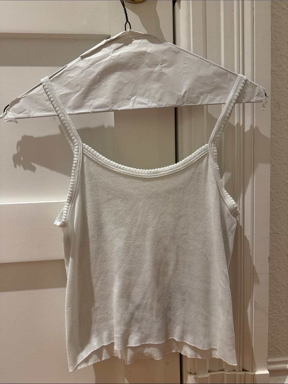 ✨ Brandy Melville Scallop Edge Skinny Strap Tank ✨